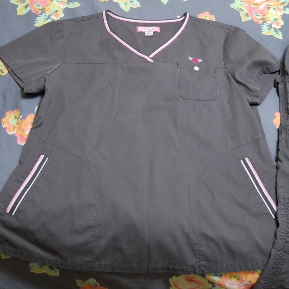 Koi Scrub set